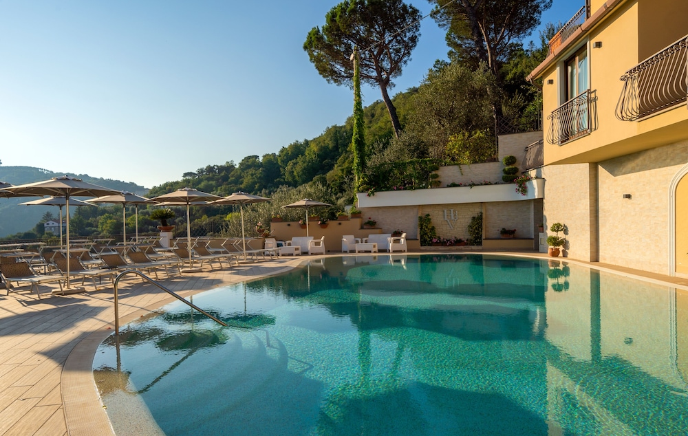 La Vue D'Or — Swimming pool in Sorrento, Campania