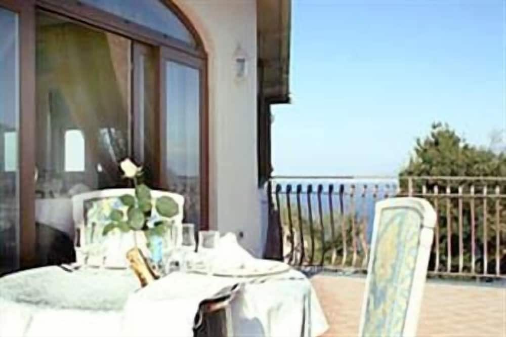 La Vue D'Or — Hotel rooms in Sorrento, Campania
