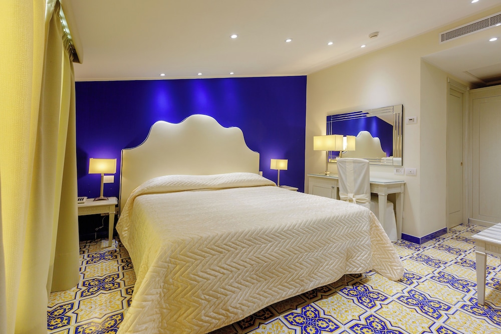 La Vue D'Or — Hotel rooms in Sorrento, Campania