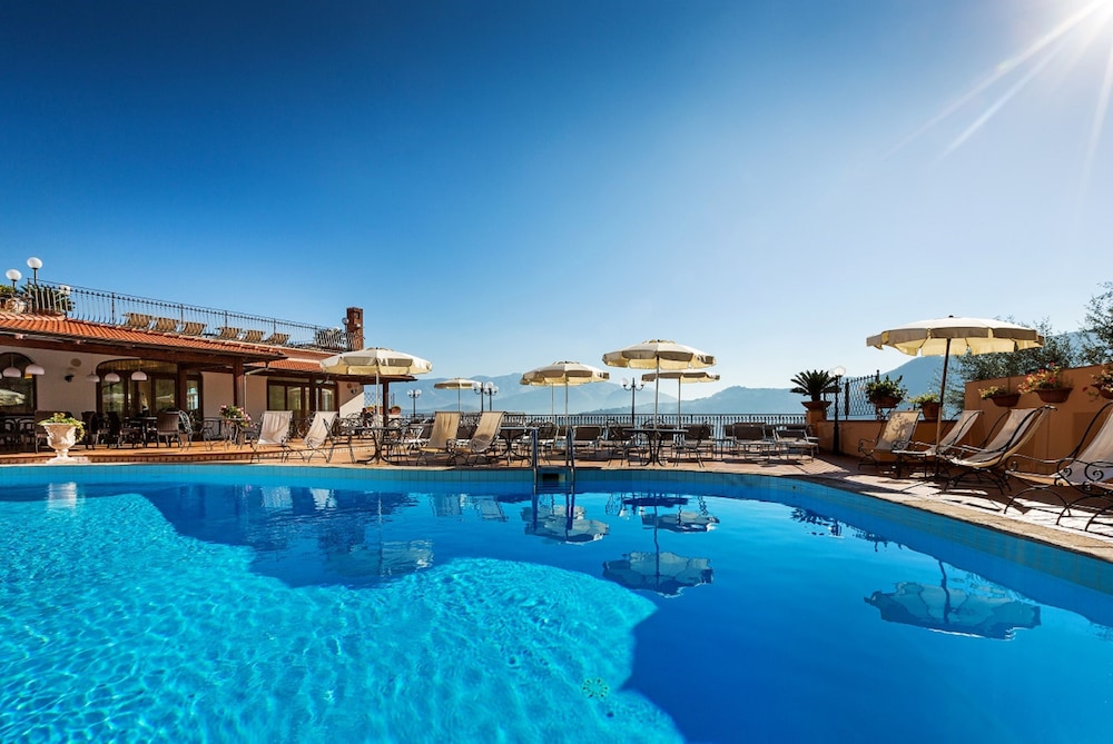 La Vue D'Or — Swimming pool in Sorrento, Campania