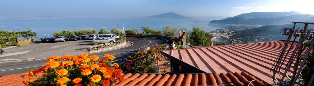 La Vue D'Or — Hotel rooms in Sorrento, Campania