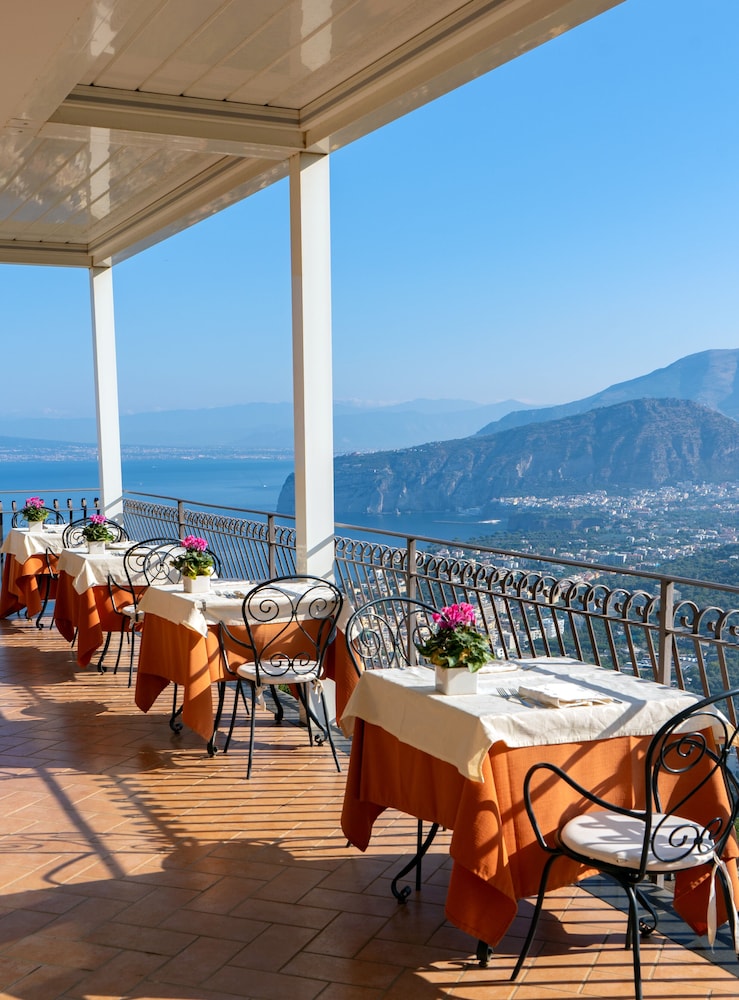 La Vue D'Or — Restaurant & bars in Sorrento, Campania