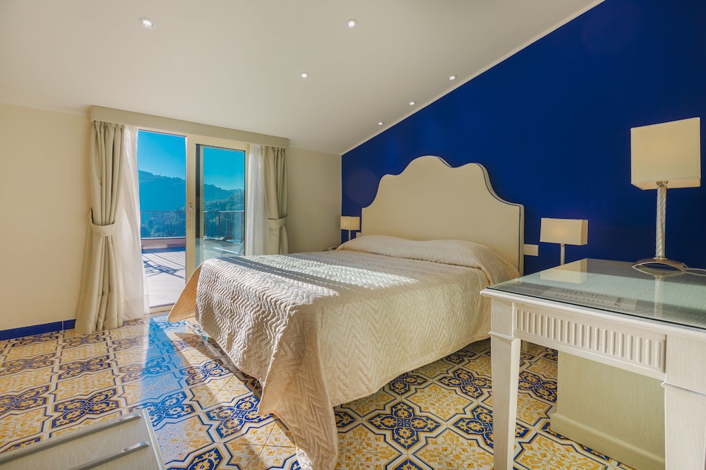 La Vue D'Or — Hotel rooms in Sorrento, Campania