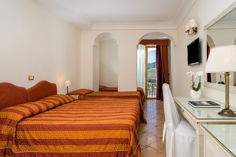 La Vue D'Or — Hotel rooms in Sorrento, Campania