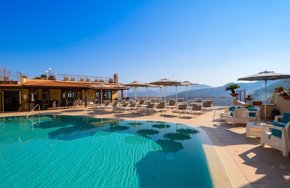 La Vue D'Or — Swimming pool in Sorrento, Campania