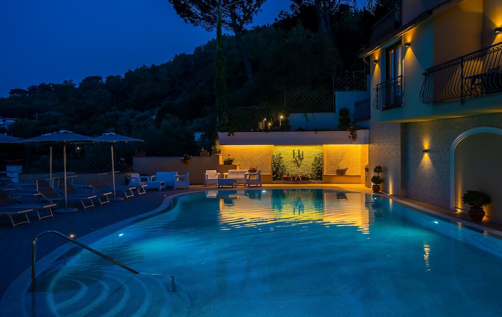 La Vue D'Or — Swimming pool in Sorrento, Campania