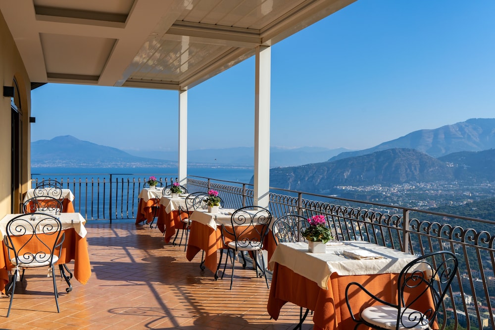 La Vue D'Or — Restaurant & bars in Sorrento, Campania