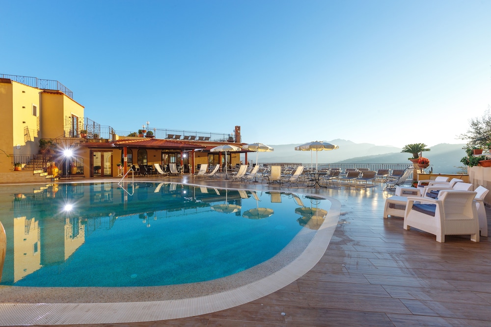 La Vue D'Or — Swimming pool in Sorrento, Campania