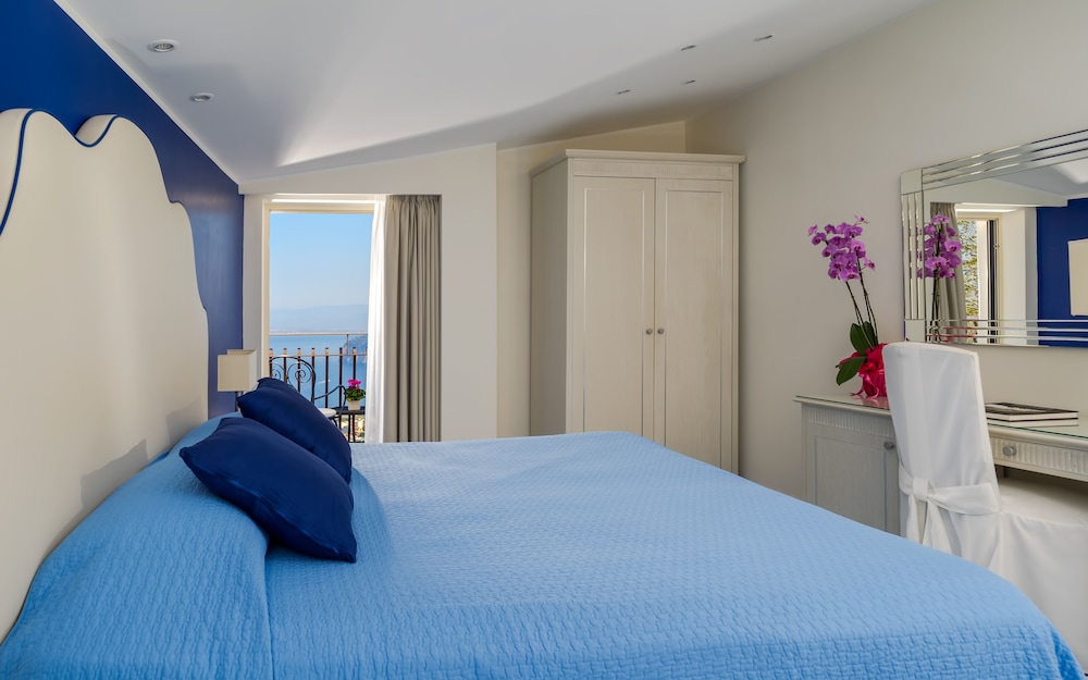 La Vue D'Or — Hotel rooms in Sorrento, Campania