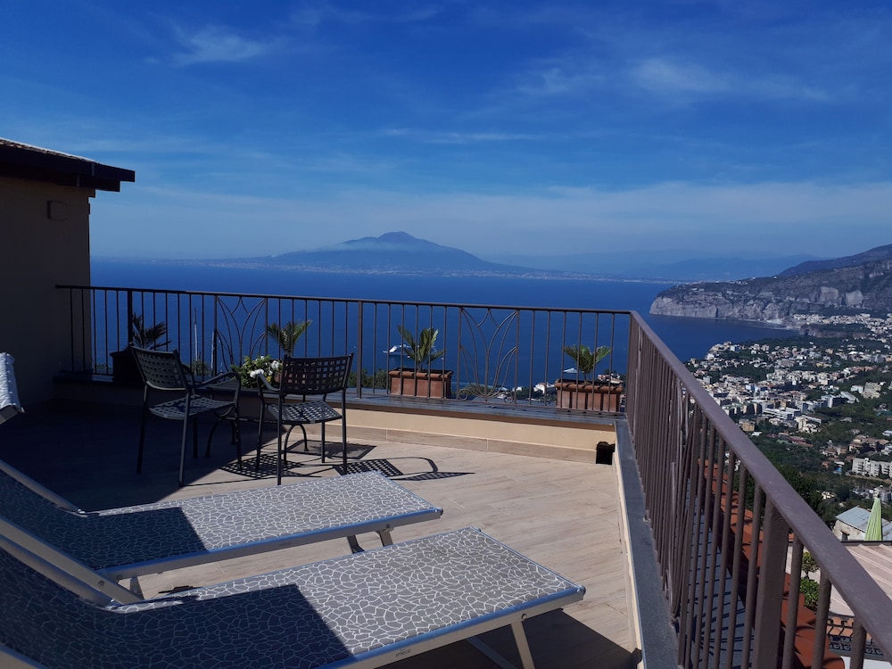 La Vue D'Or — Hotel rooms in Sorrento, Campania
