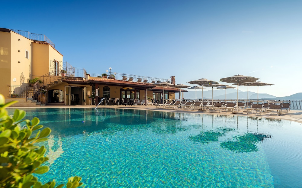 La Vue D'Or — Swimming pool in Sorrento, Campania