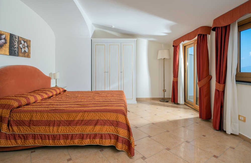 La Vue D'Or — Hotel rooms in Sorrento, Campania