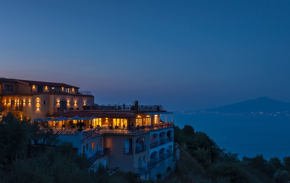 La Vue D'Or — Hotel building in Sorrento, Campania