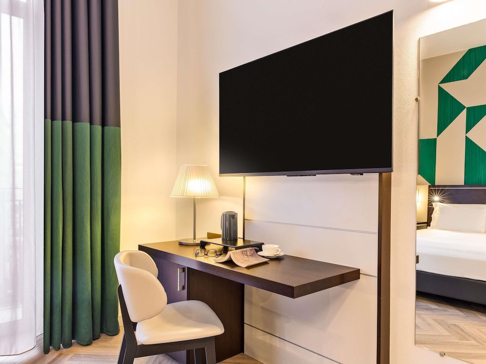 Mercure Napoli Centro Angioino — Hotel rooms in Naples, Campania