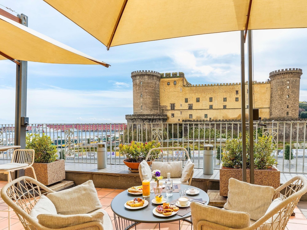 Mercure Napoli Centro Angioino — Restaurant & bars in Naples, Campania