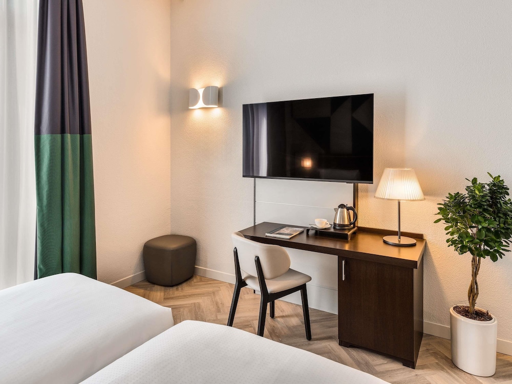 Mercure Napoli Centro Angioino — Hotel rooms in Naples, Campania