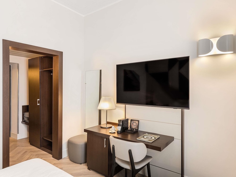 Mercure Napoli Centro Angioino — Hotel rooms in Naples, Campania