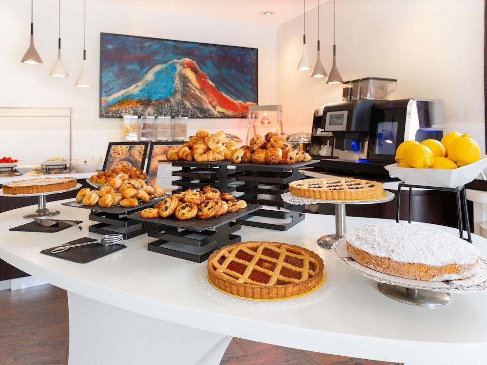 Mercure Napoli Centro Angioino — Restaurant & bars in Naples, Campania