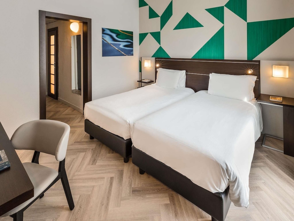 Mercure Napoli Centro Angioino — Hotel rooms in Naples, Campania