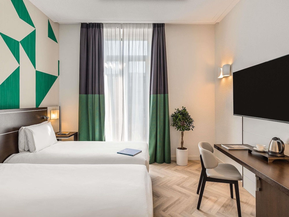 Mercure Napoli Centro Angioino — Hotel rooms in Naples, Campania