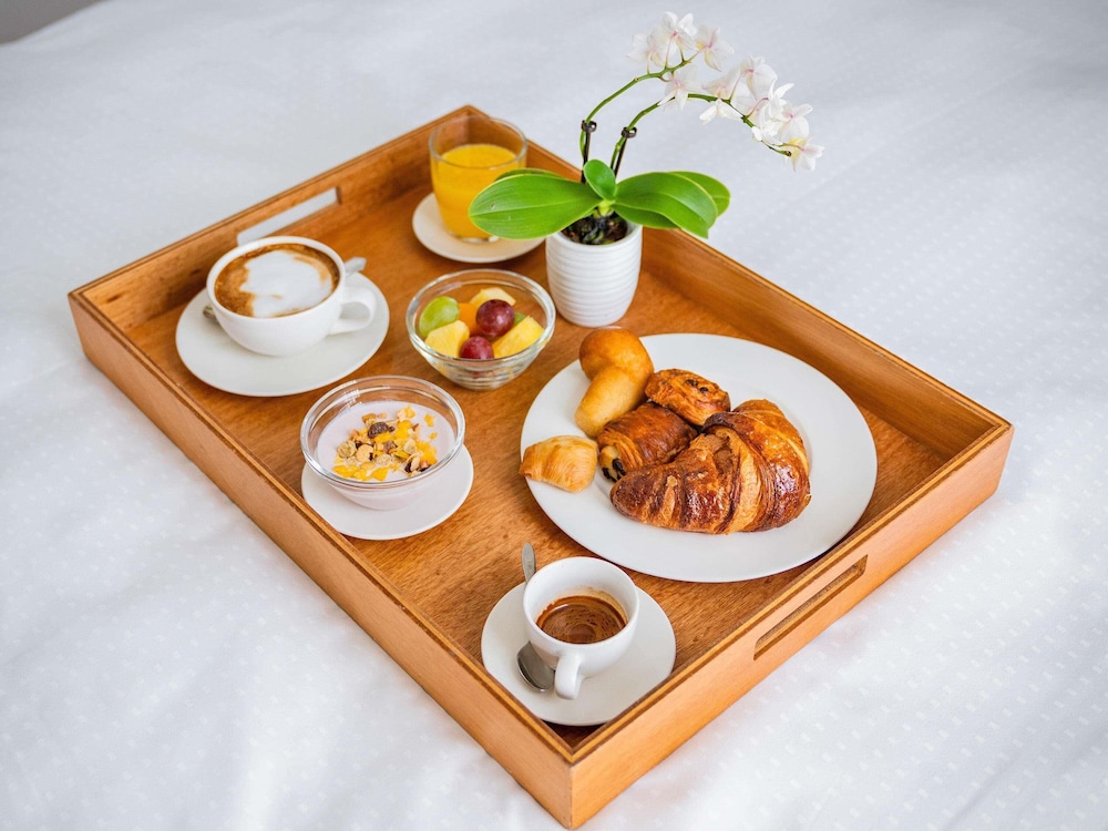 Mercure Napoli Centro Angioino — Hotel rooms in Naples, Campania