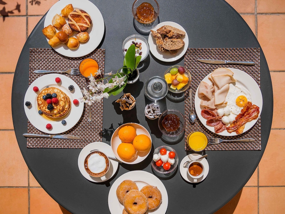 Mercure Napoli Centro Angioino — Restaurant & bars in Naples, Campania