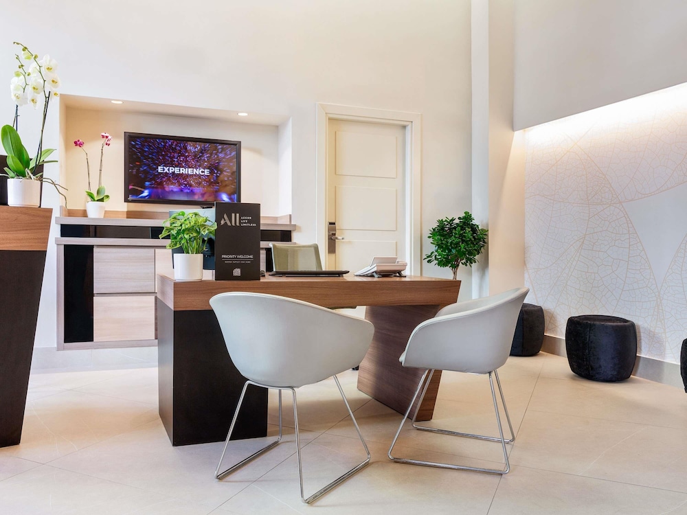 Mercure Napoli Centro Angioino — Hotel rooms in Naples, Campania