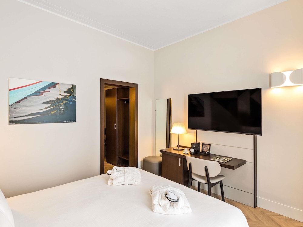 Mercure Napoli Centro Angioino — Hotel rooms in Naples, Campania