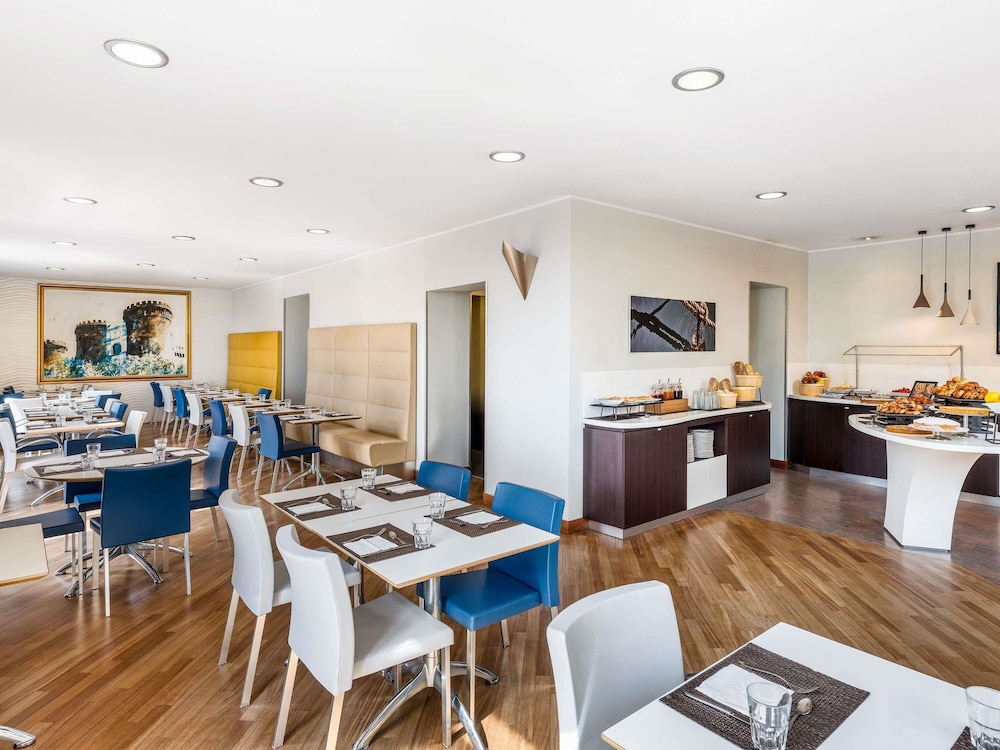 Mercure Napoli Centro Angioino — Restaurant & bars in Naples, Campania
