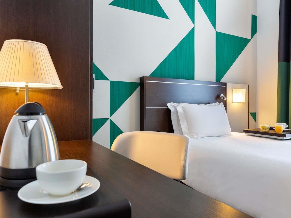 Mercure Napoli Centro Angioino — Hotel rooms in Naples, Campania