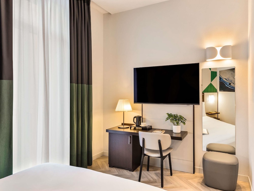 Mercure Napoli Centro Angioino — Hotel rooms in Naples, Campania