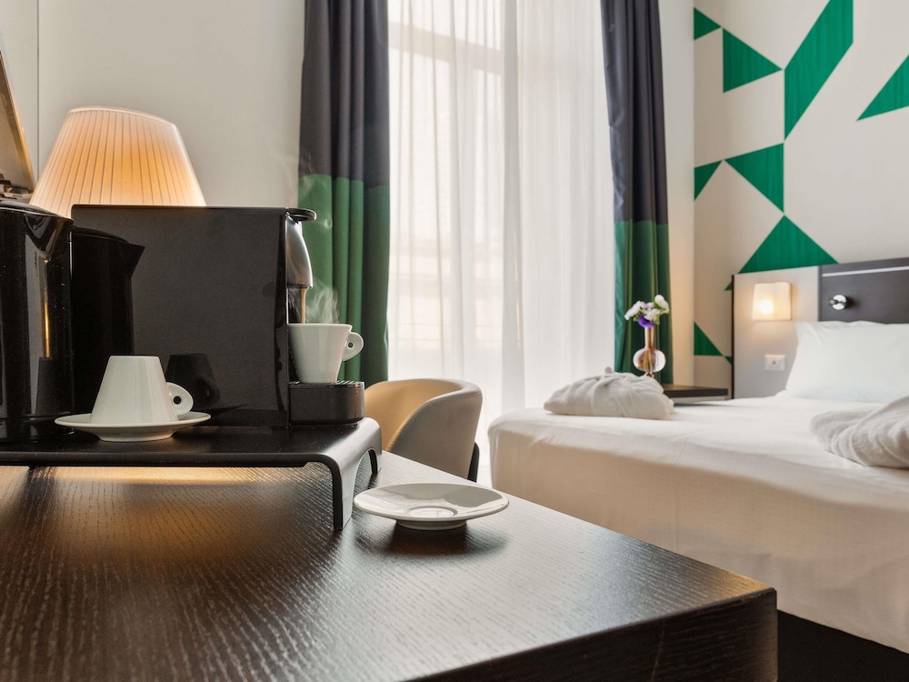 Mercure Napoli Centro Angioino — Hotel rooms in Naples, Campania