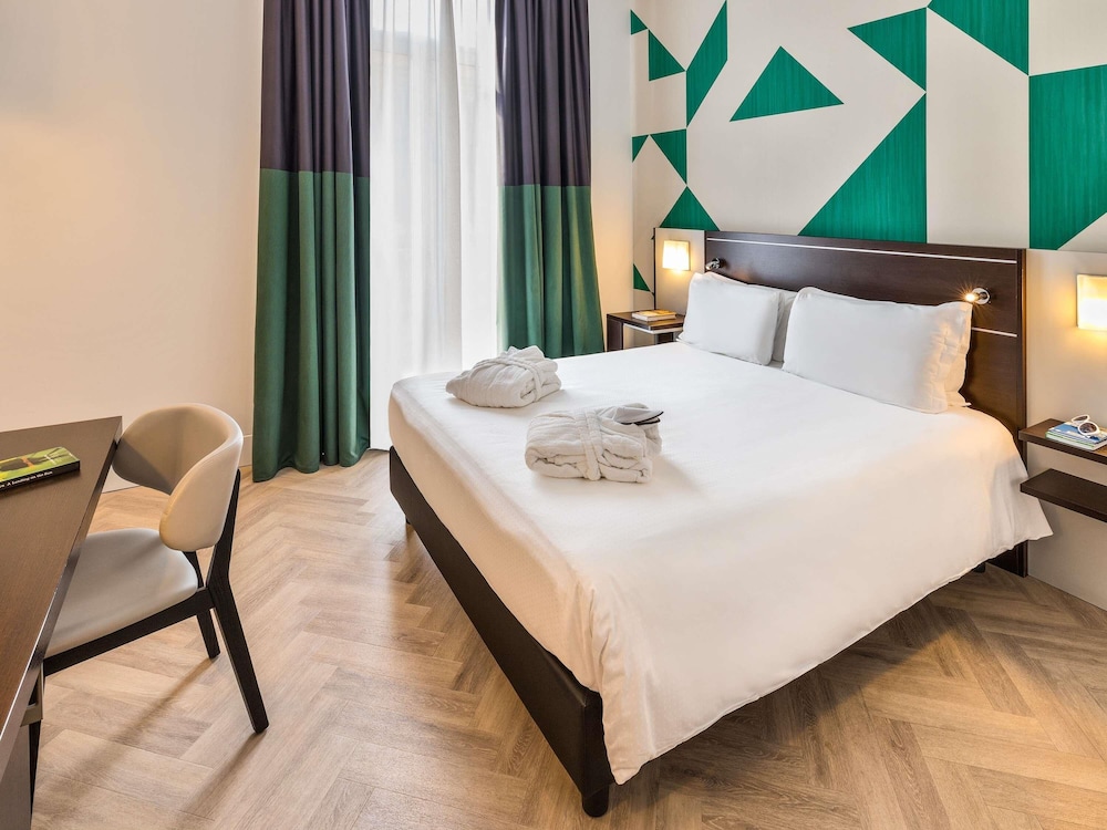 Mercure Napoli Centro Angioino — Hotel rooms in Naples, Campania