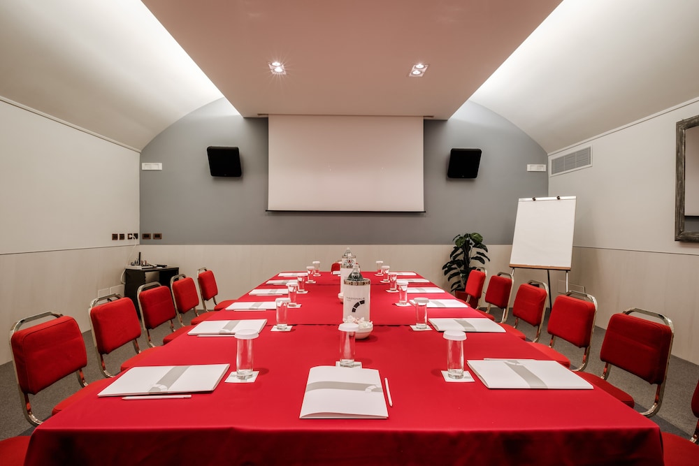 Hotel Nazionale — Hotel building in Rome, Lazio
