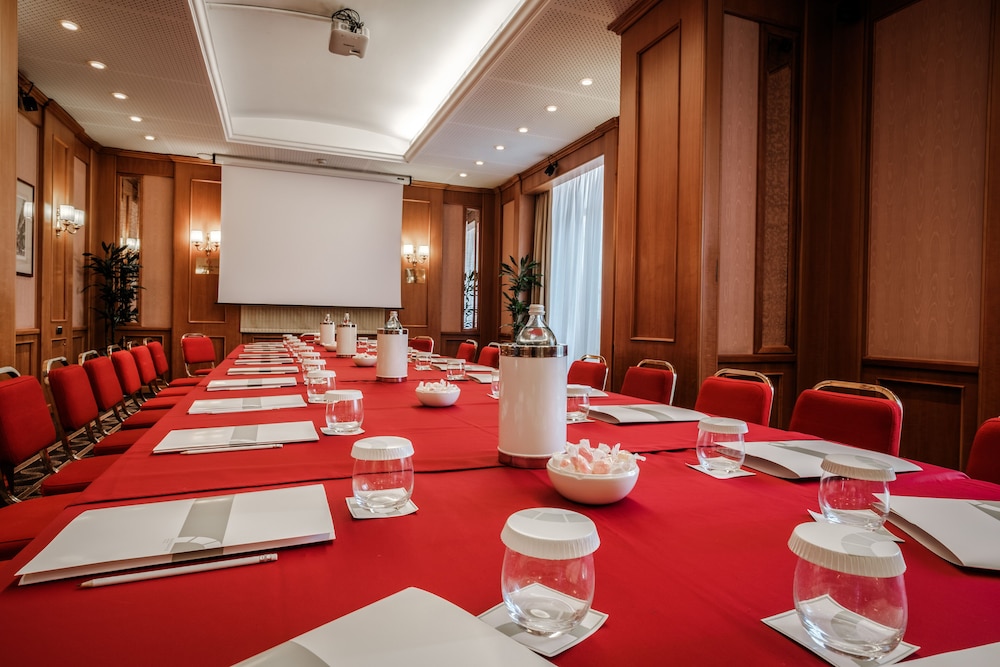Hotel Nazionale — Hotel building in Rome, Lazio