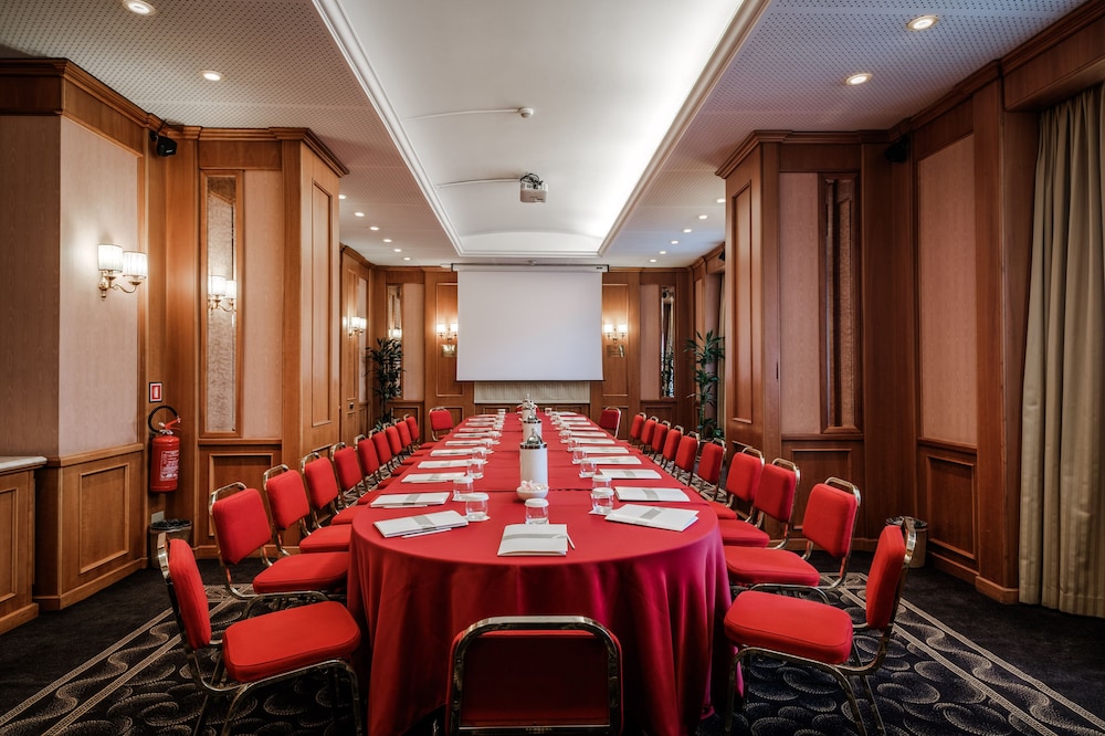 Hotel Nazionale — Hotel building in Rome, Lazio