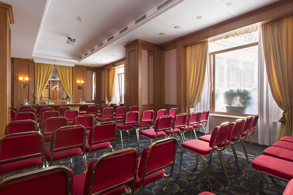 Hotel Nazionale — Hotel building in Rome, Lazio