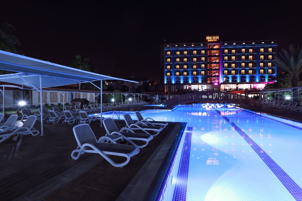 Sidekum Hotel - All Inclusive — Swimming pool in Side
