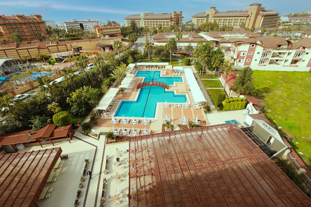 Sidekum Hotel - All Inclusive — Swimming pool in Side