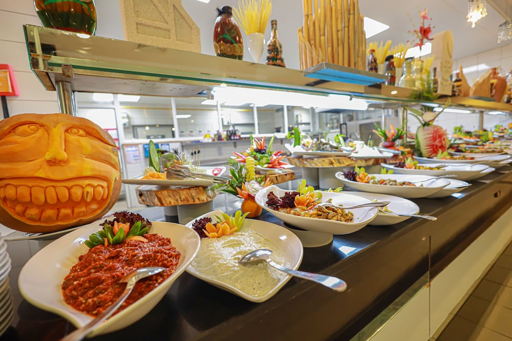 Sidekum Hotel - All Inclusive — Restaurant & bars in Side