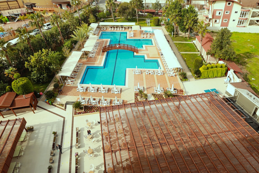 Sidekum Hotel - All Inclusive — Swimming pool in Side
