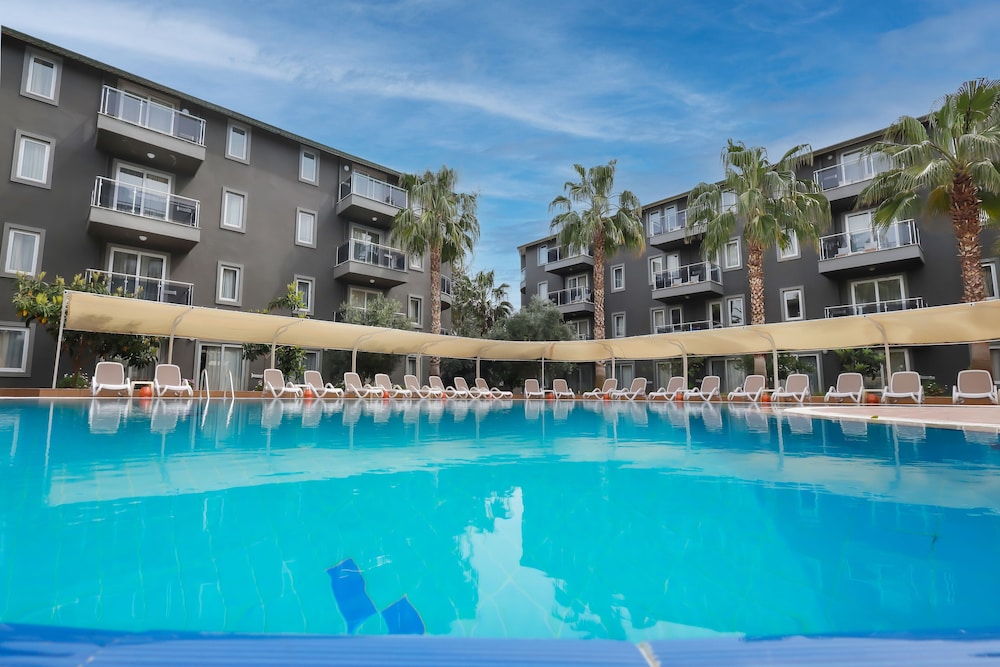 Sidekum Hotel - All Inclusive — Swimming pool in Side