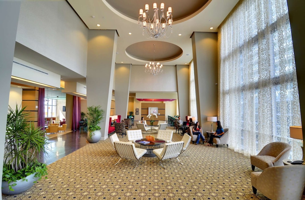 Hampton Inn & Suites Miami/Brickell-Downtown — Hotel building in Miami, Florida