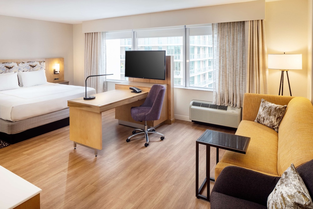 Hampton Inn & Suites Miami/Brickell-Downtown — Hotel rooms in Miami, Florida
