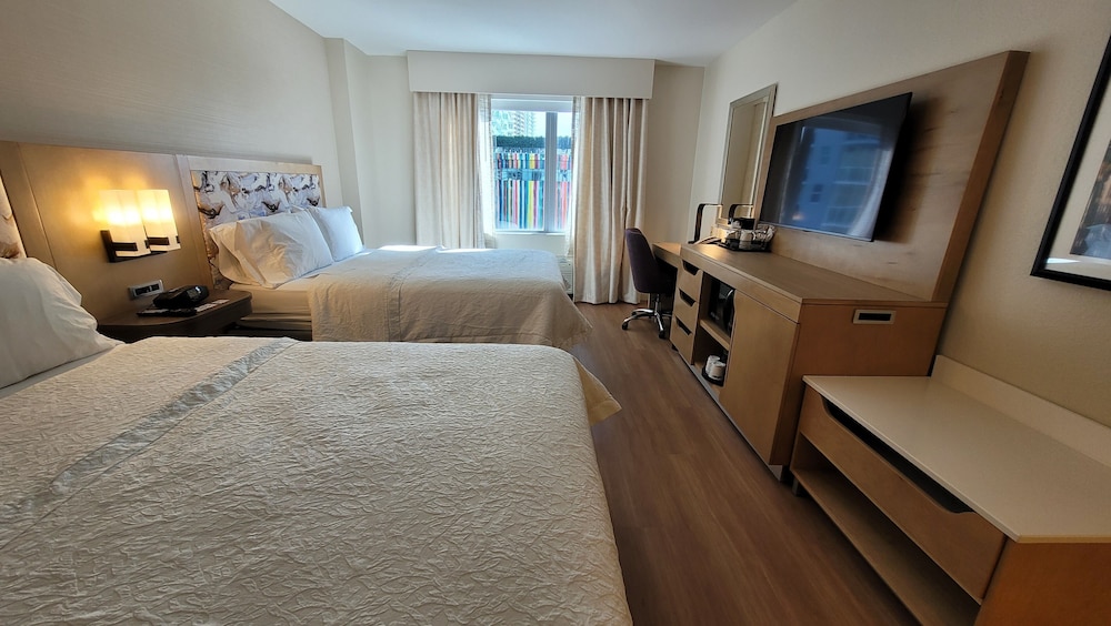 Hampton Inn & Suites Miami/Brickell-Downtown — Hotel rooms in Miami, Florida