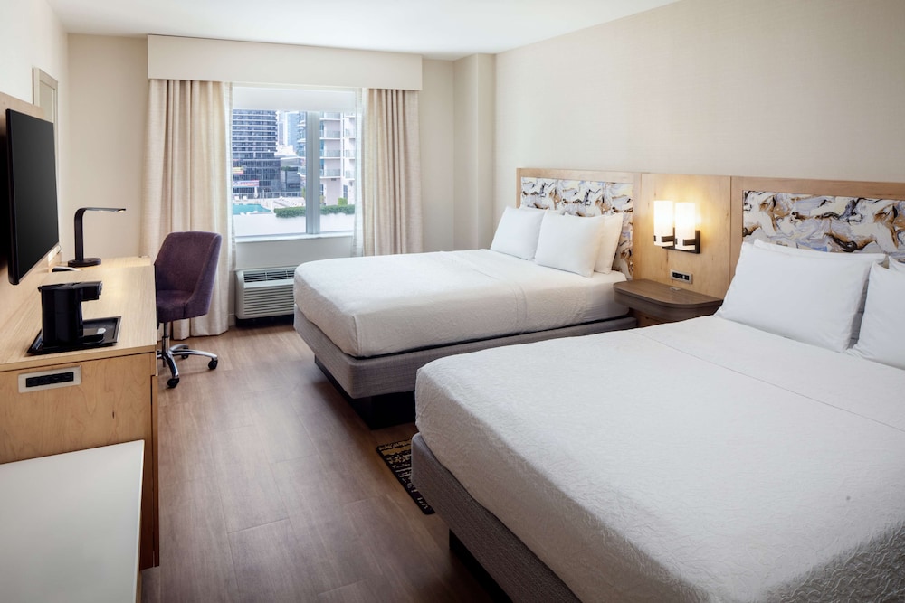 Hampton Inn & Suites Miami/Brickell-Downtown — Hotel rooms in Miami, Florida