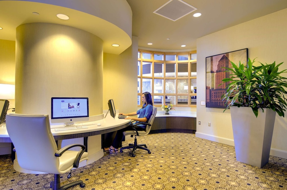 Hampton Inn & Suites Miami/Brickell-Downtown — Hotel building in Miami, Florida