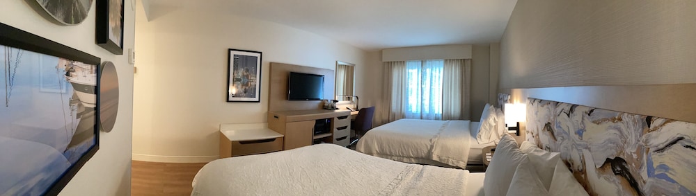 Hampton Inn & Suites Miami/Brickell-Downtown — Hotel rooms in Miami, Florida