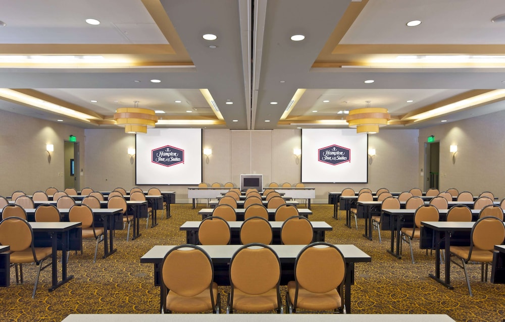 Hampton Inn & Suites Miami/Brickell-Downtown — Hotel building in Miami, Florida