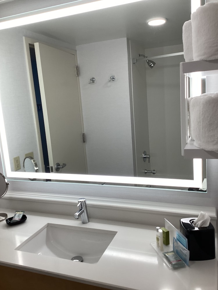 Hampton Inn & Suites Miami/Brickell-Downtown — Hotel rooms in Miami, Florida